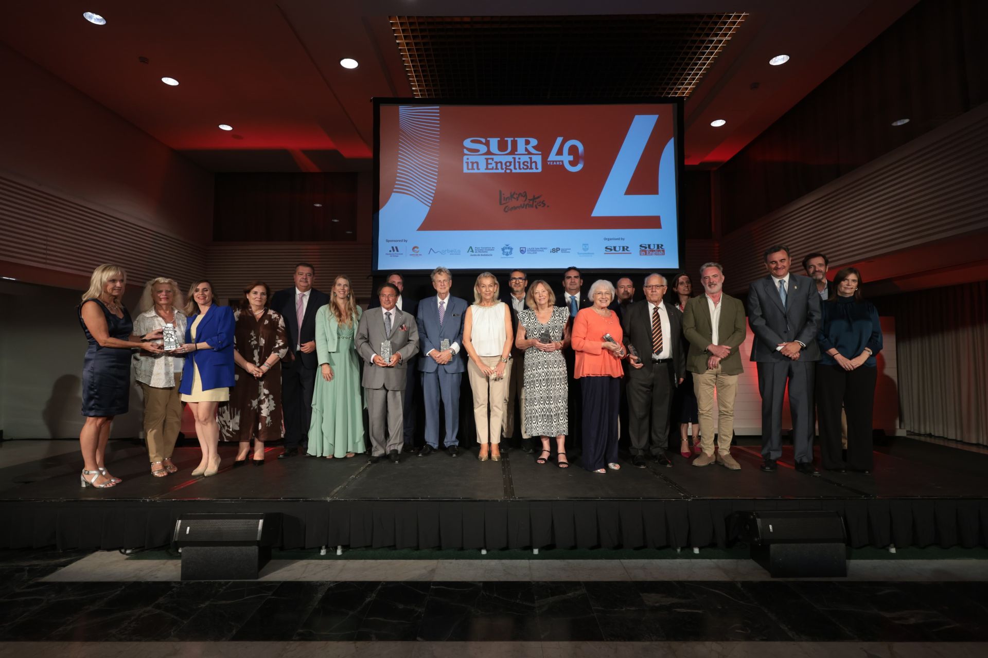 SUR in English: cuatro décadas conectando comunidades