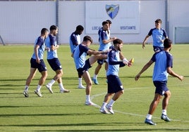Jugadores del Málaga, durante un entrenamiento de esta semana en La Academia.