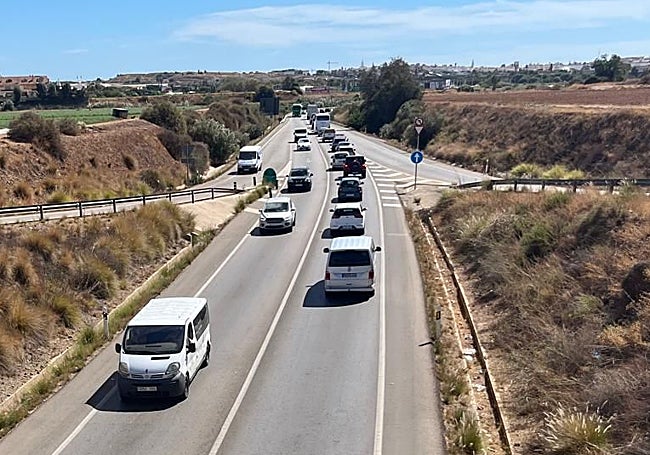 Coches parados en el entorno de Vélez-Málaga.