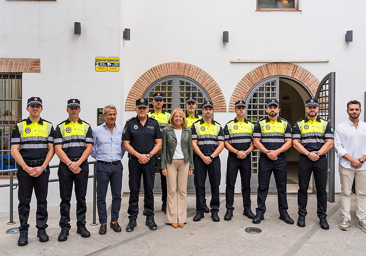 La alcaldesa, Ángeles Muñoz, ha recibido a los nuevos agentes.