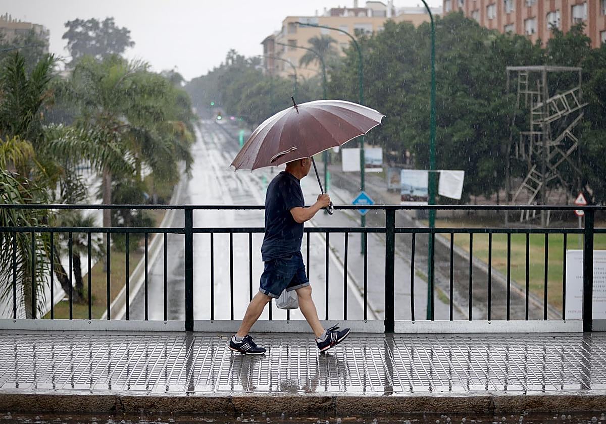 Aemet amplía el aviso amarillo en Málaga por lluvias y tormentas este domingo