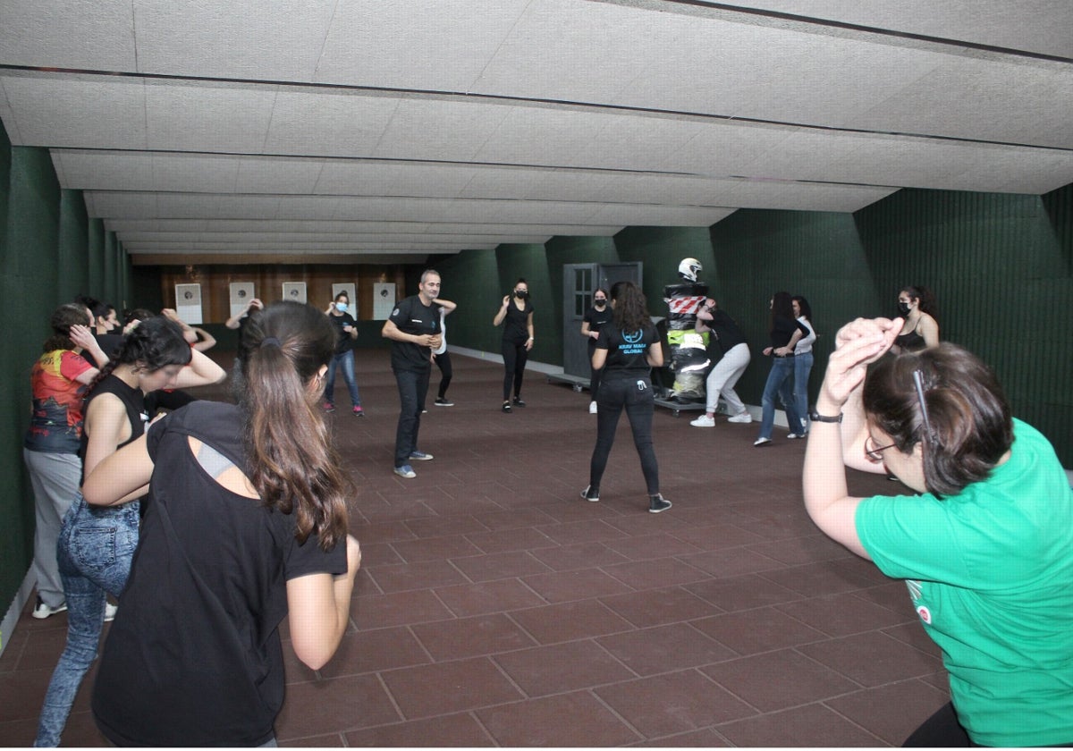 Curso de defensa personal para mujeres.