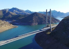 Viaducto emblemático de la autopista AP-66 entre Oviedo y León.