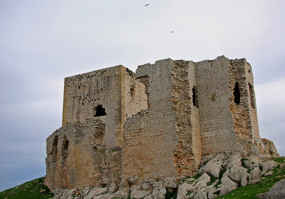 El Castillo de la Estrella situado en el municipio de Teba.