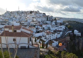 Vista panorámica del casco urbano de Comares.