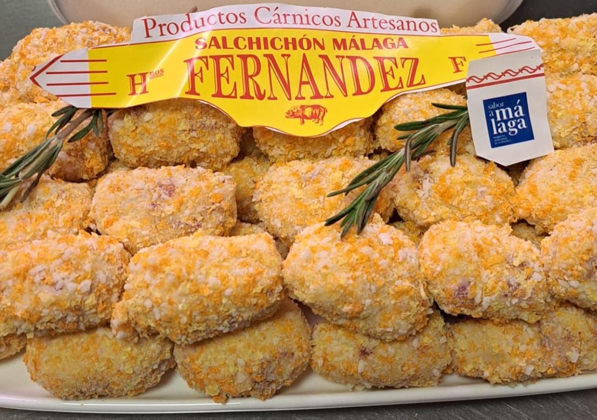 Imagen secundaria 1 - De salchichón de Málaga y de lomo en manteca: las croquetas de una carnicería de Teatinos que hacen un guiño a la cocina más tradicional