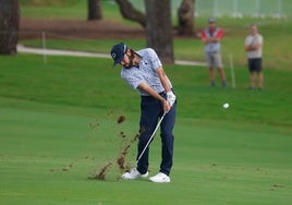 Ángel Hidalgo, en un golpe de 'approach' en la primera jornada en Sotogrande.