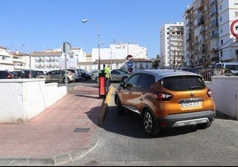 El aparcamiento que existe en la actualidad, en superficie, en la zona.