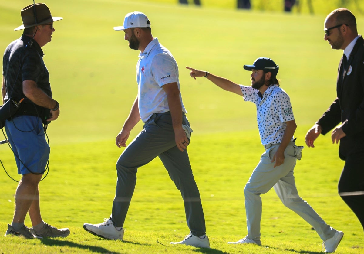 Ángel Hidalgo persigue a Jon Rahm, en la segunda jornada del torneo en Sotogrande.