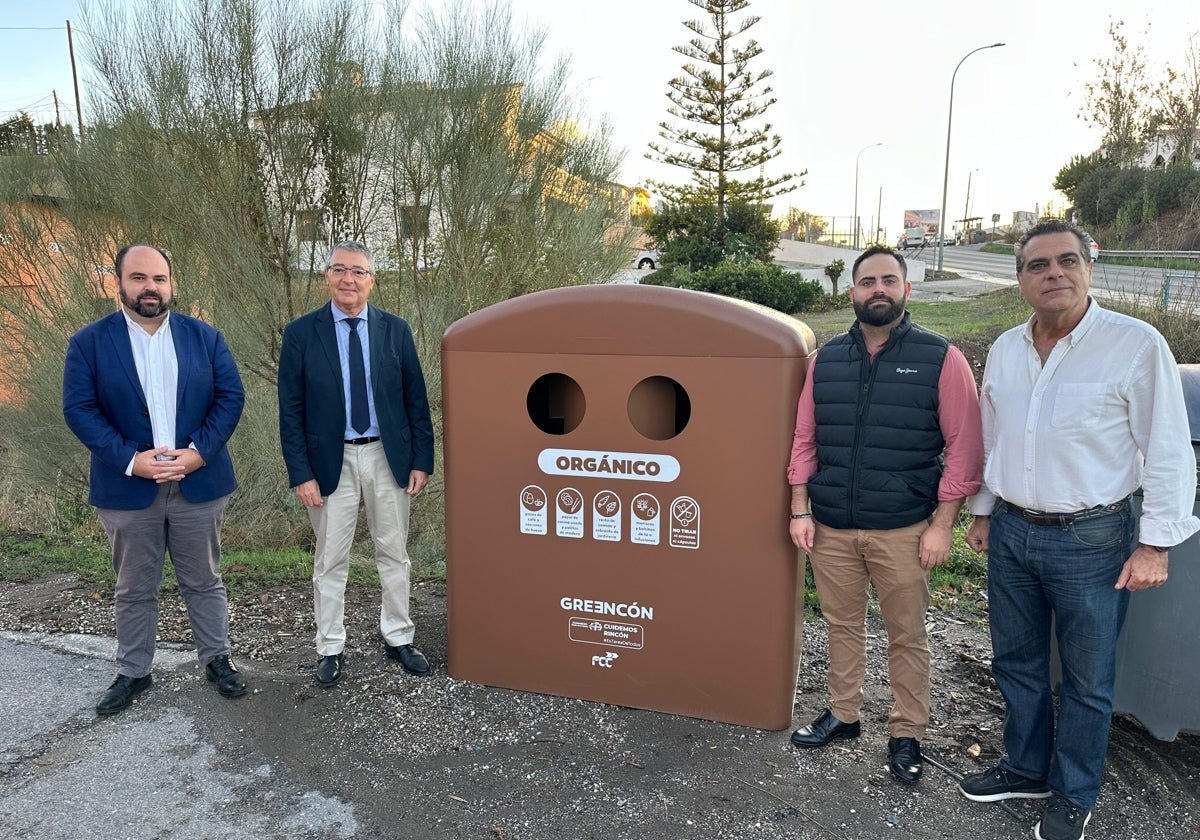 Presentación de uno de los nuevos cubrecontenedores.