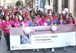 La marcha por calle Lucena en su recorrido por el centro de Antequera