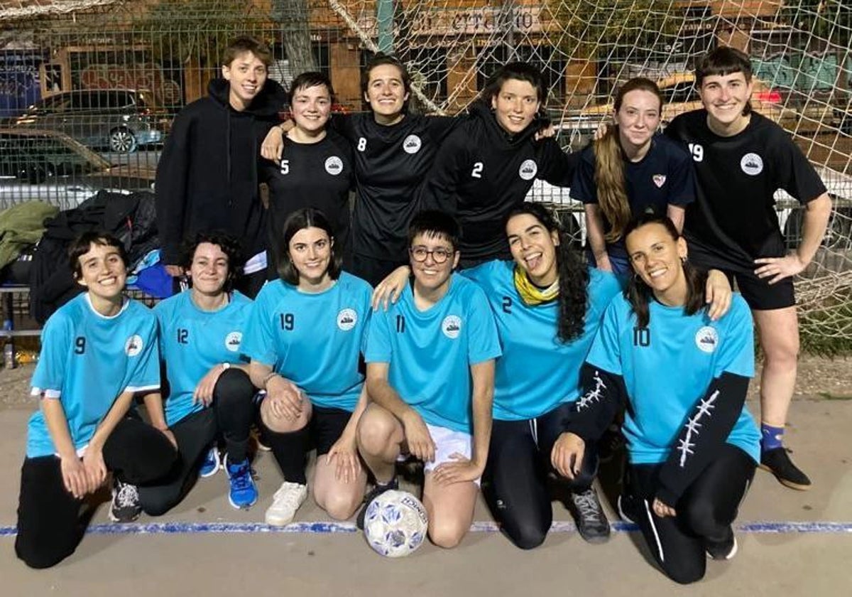 Las jugadoras del equipo LGTBI 'Furbolleras'.