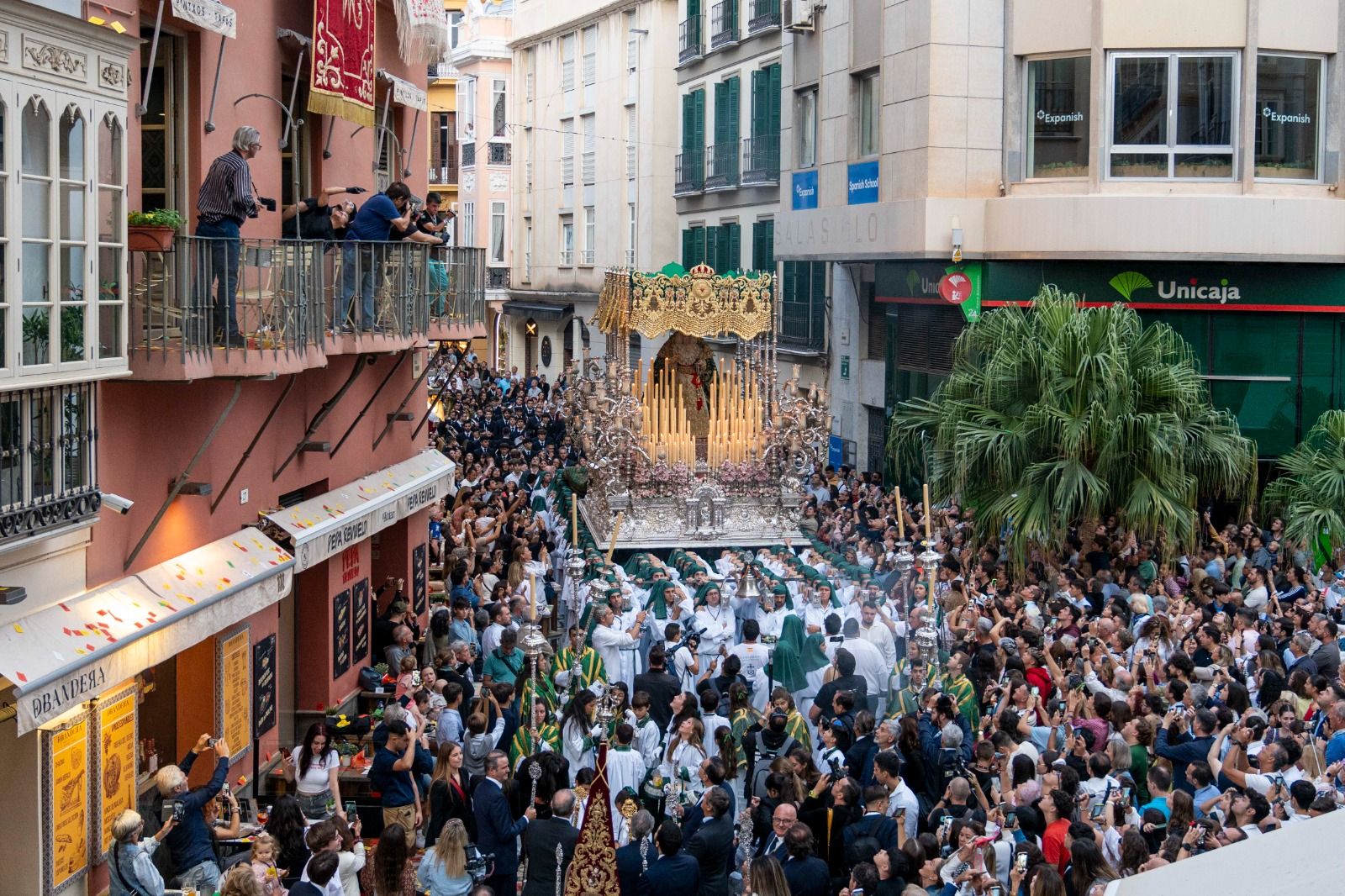 La procesión extraordinaria de la La Virgen de Gracia y Esperanza, en imágenes