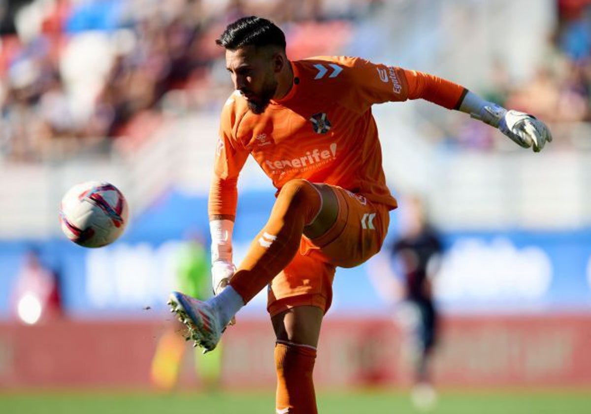 Salvi Carrasco, en uno de los partidos de esta temporada con el Tenerife.