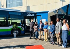 Acto de presentación de los nuevos autobuses urbanos en Vélez-Málaga.