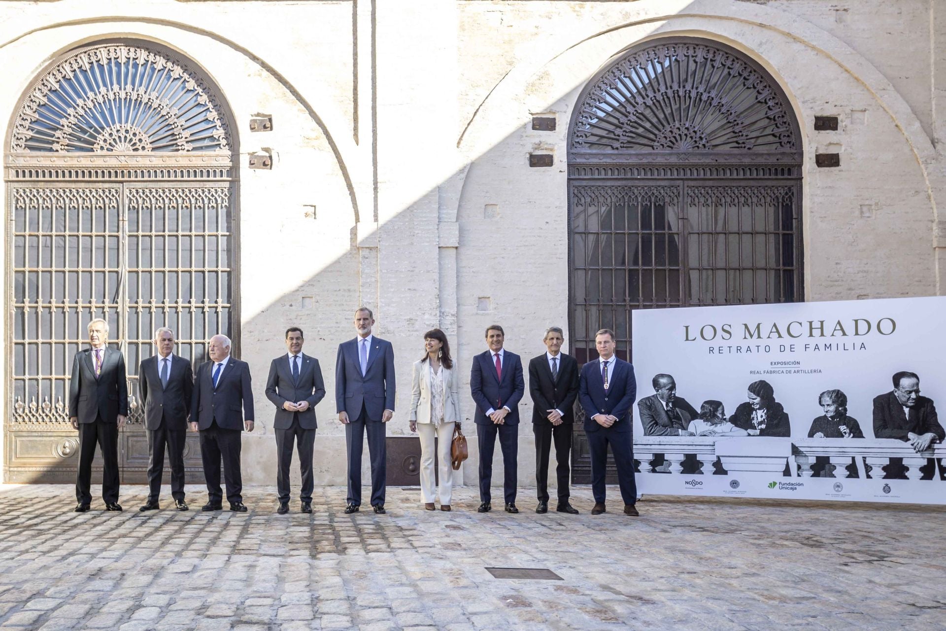 El Rey inaugura en Sevilla la muestra &#039;Los Machado. Retrato de familia&#039; con 200 manuscritos, cartas y fotos