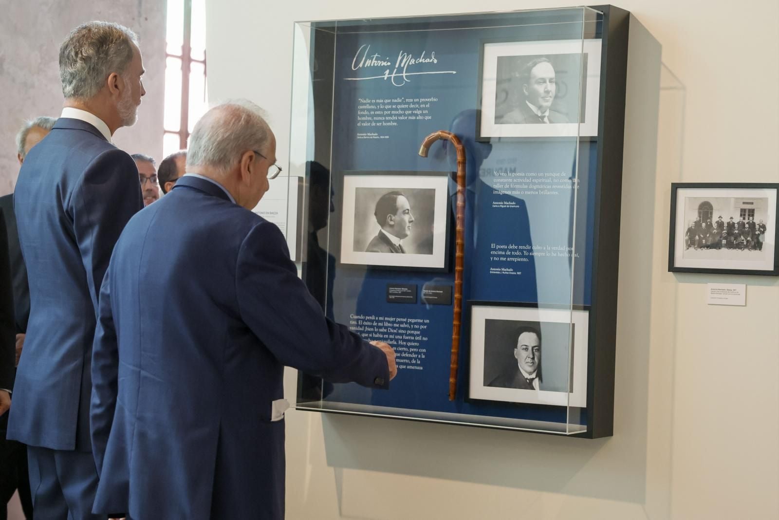 El Rey inaugura en Sevilla la muestra &#039;Los Machado. Retrato de familia&#039; con 200 manuscritos, cartas y fotos