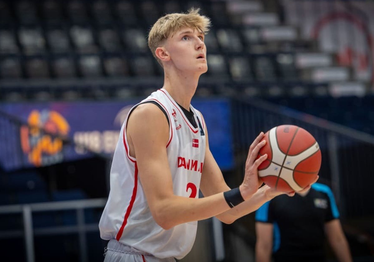 Marcus Moller, durante un partido en el Europeo júnior.