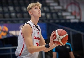 Marcus Moller, durante un partido en el Europeo júnior.