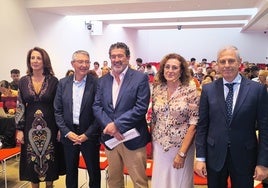 De izquierda a derecha, Toñi Ledesma, Francisco Salado, Julián Quirós, Elena Blanco, y Antonio Caballero.