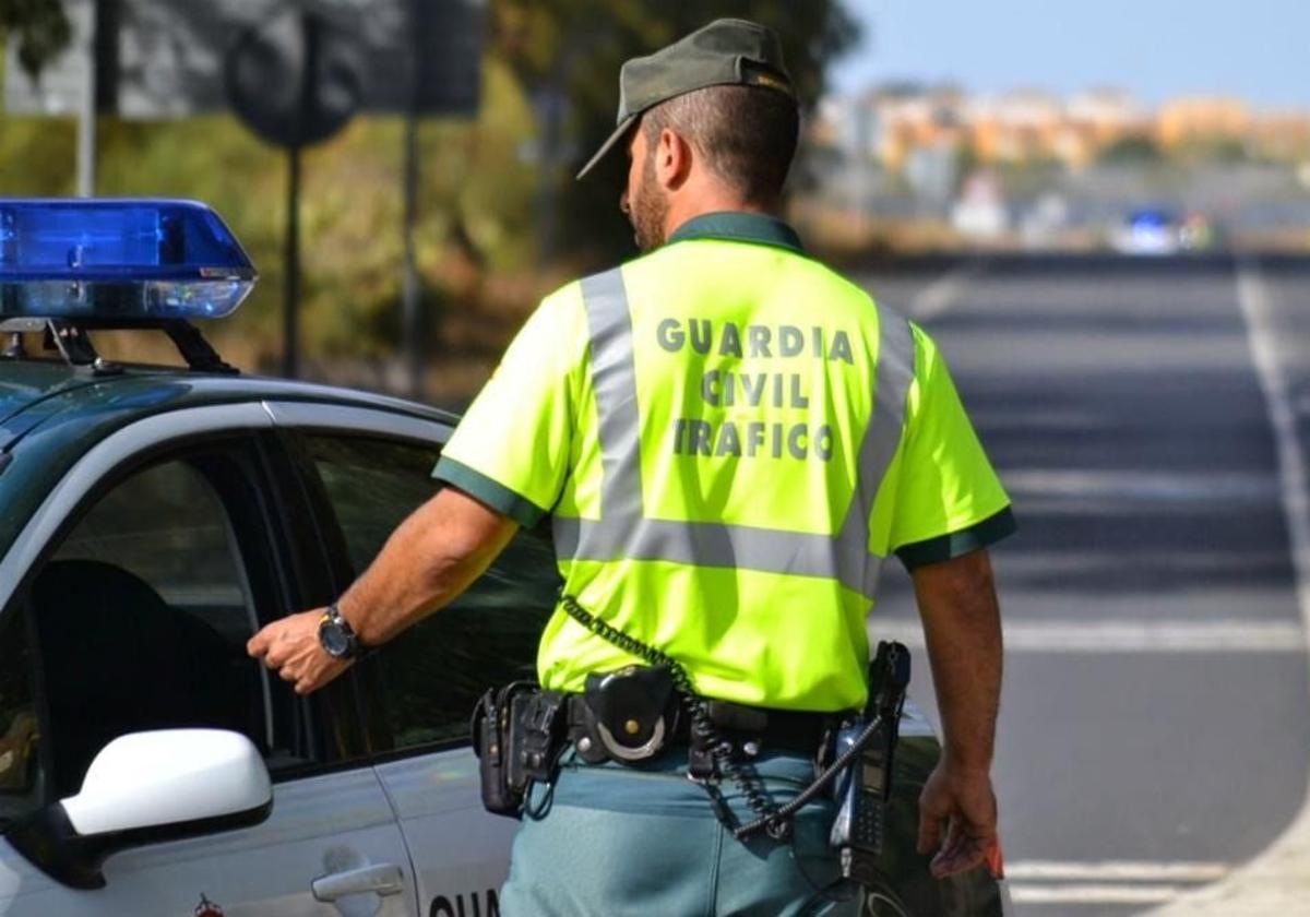 Los conductores denunciados por usar el teléfono móvil al volante suben casi un 10%