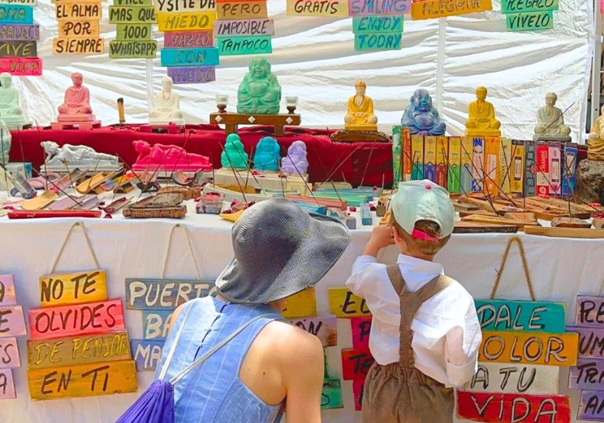 Los niños entran gratis al mercadillo del Cementerio Inglés y los adultos pagan un euro.