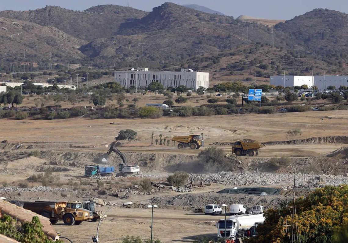 Trabajos de urbanización de los terrenos de Cortijo Merino, donde se levantarán 1.250 viviendas.