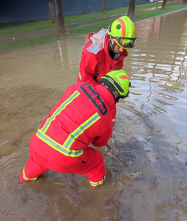Imagen secundaria 2 - Actuaciones de los Bomberos de Benalmádena.