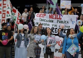 Protesta a las puertas de la Delegación de Desarrollo Educativo de la Junta.