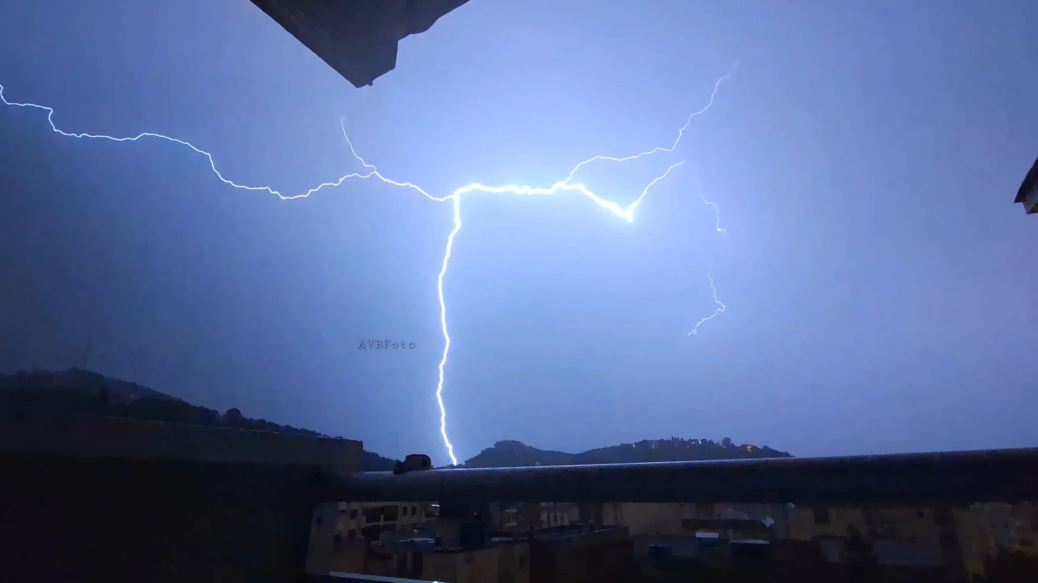 Las fotos más espectaculares de la intensa tormenta eléctrica sobre Málaga