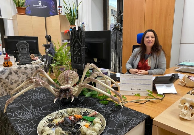 Susana Martín, con su araña gigante.