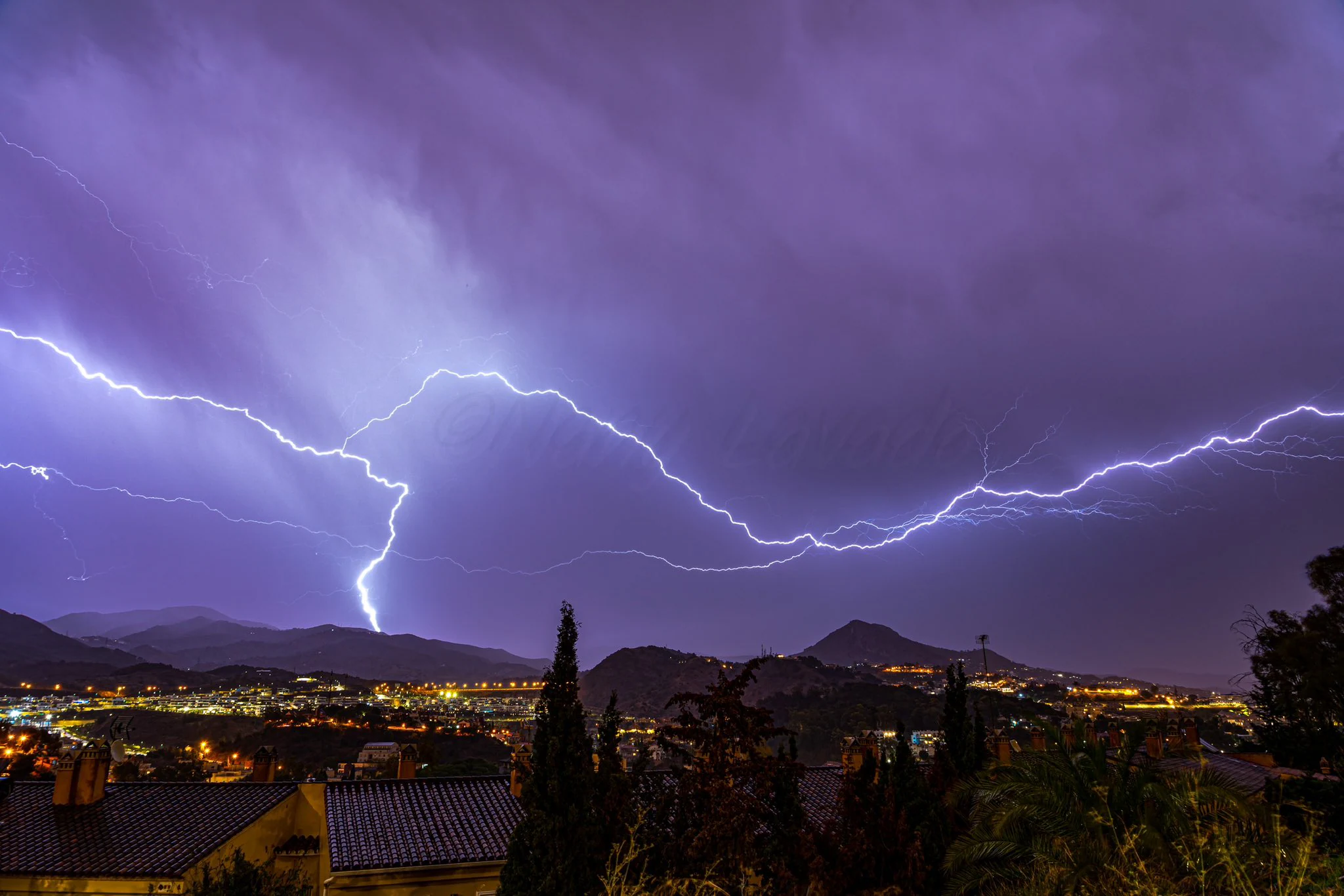 Las fotos más espectaculares de la intensa tormenta eléctrica sobre Málaga