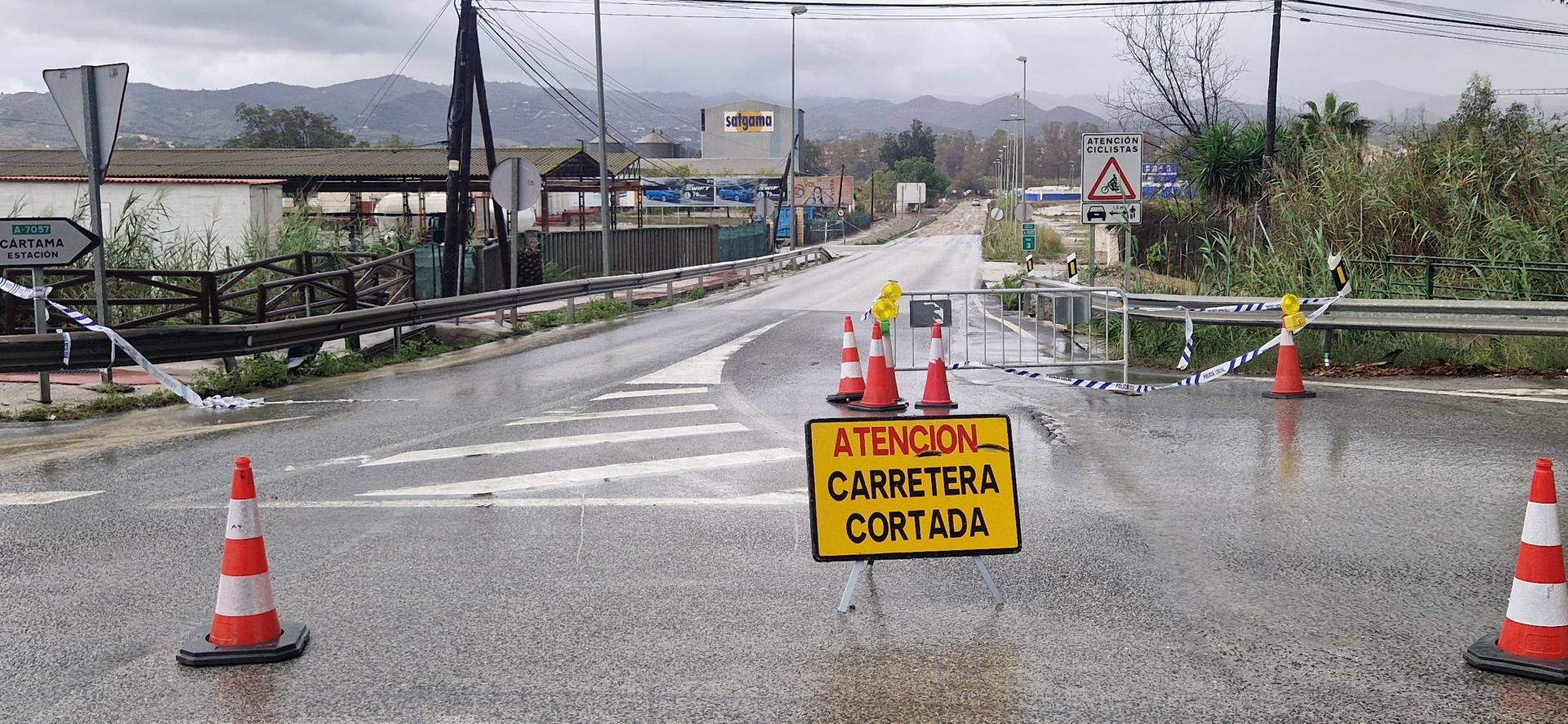 Labores de limpieza en Cártama Estación