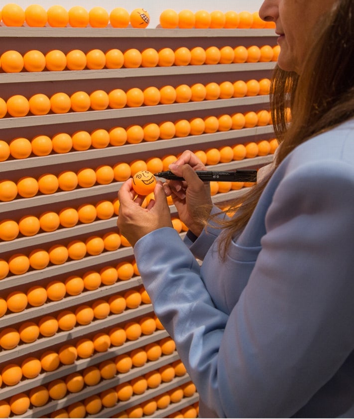 Imagen secundaria 2 - La exposición «aburrida» que te hará feliz: Stefan Sagmeister, en la Térmica