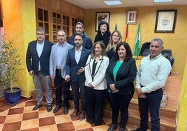 El socialista José Miguel Ruiz, con la vara de mando, este jueves en el Ayuntamiento de Comares.