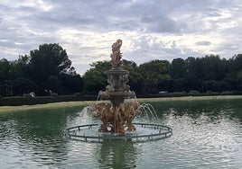 Una de las fuentes del lago del Parque de la Batería, después de la vuelta del agua al estanque.