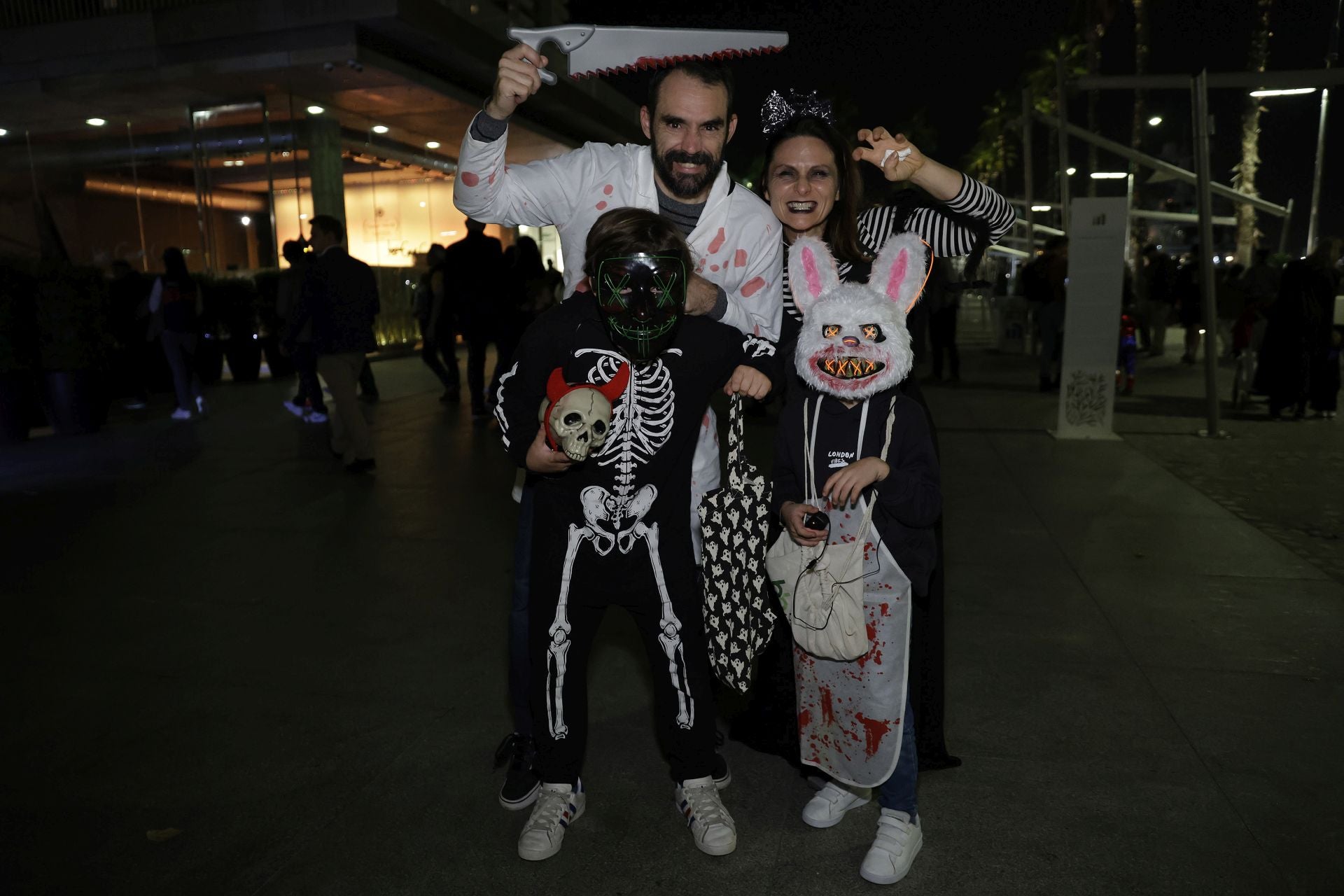 Las imágenes de un Halloween a medias en Málaga