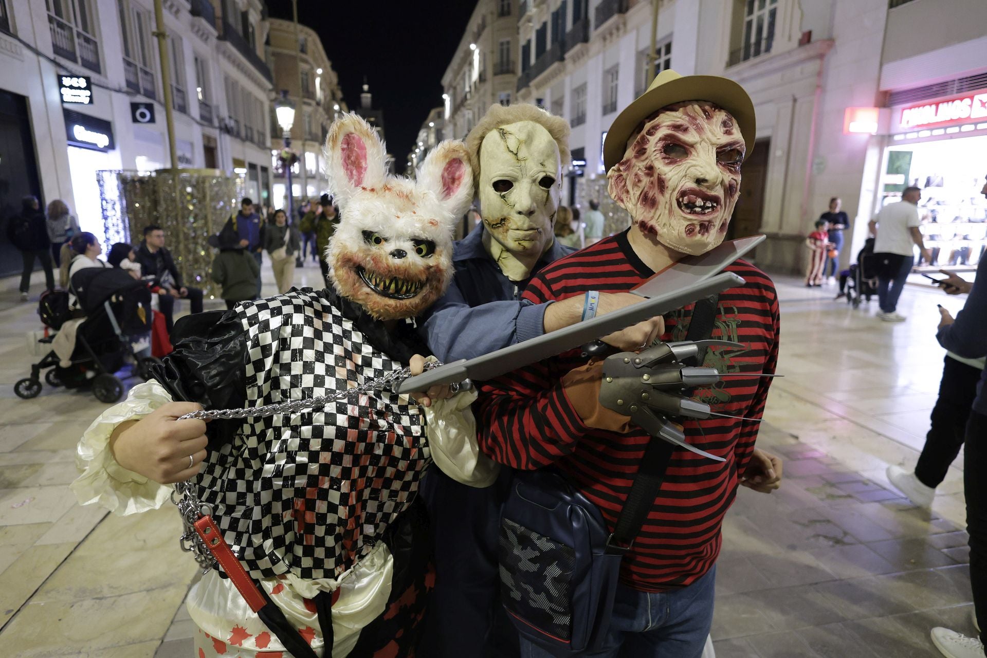 Las imágenes de un Halloween a medias en Málaga