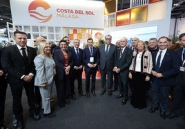 Juanma Moreno, en el centro, junto a Bernal y Salado, en la WTM del pasado año.