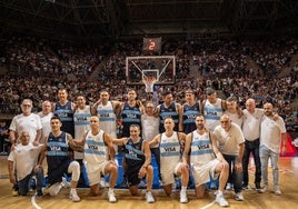 Los componentes de la selección argentina ganadora de la medalla de oro en los Juegos de Atenas reunidos el pasado fin de semana en Buenos Aires.