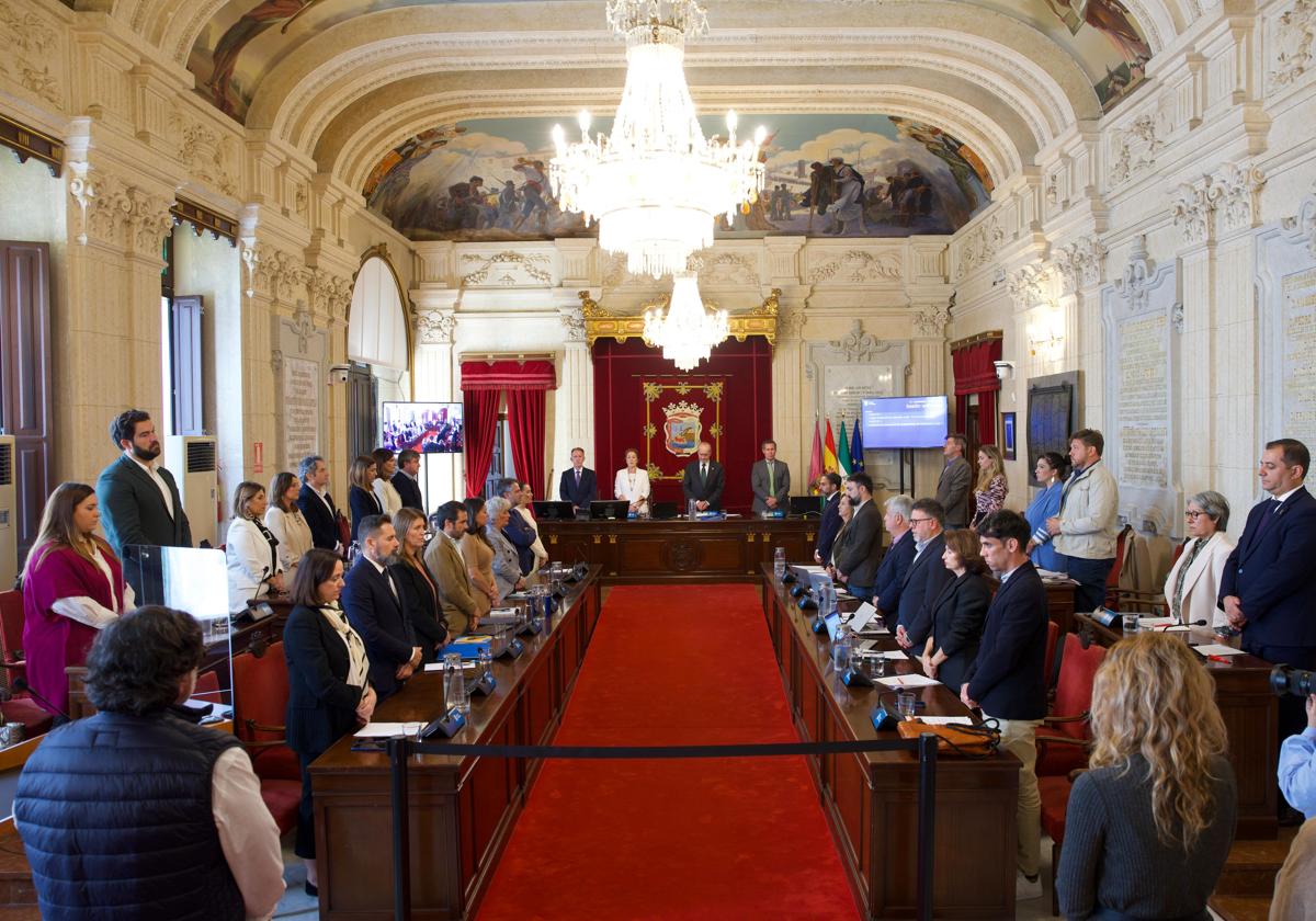 Minuto de silencio de la Corporación en pleno.