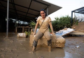 En la casa de Clotilde de Luque, una vecina de Cártama, todo es barro.