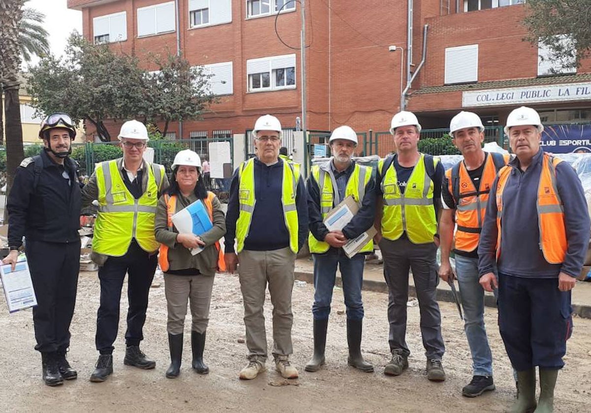 El grupo de arquitectos y aparejadores voluntarios malagueños, en Alfafar, una de las localidades valencianas afectadas por la Dana.