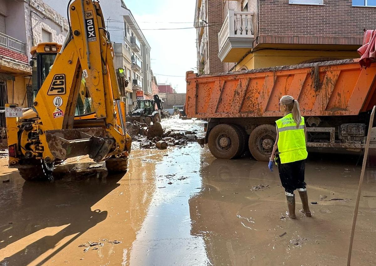 Imagen secundaria 1 - Especialistas de la UMA y la Diputación de Málaga llegan a Valencia para prestar ayuda humanitaria