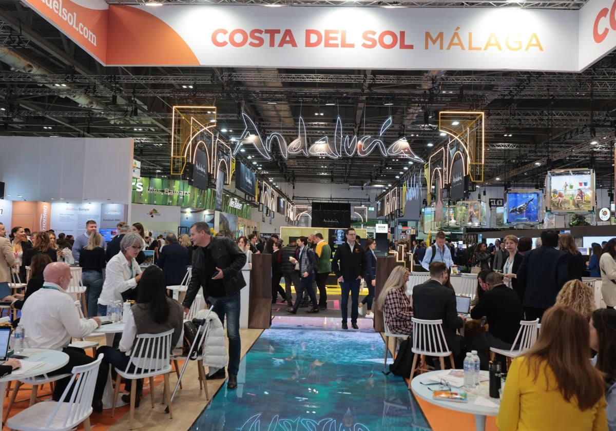 Mesas de trabajo en el stand Costa del Sol en la WTM.