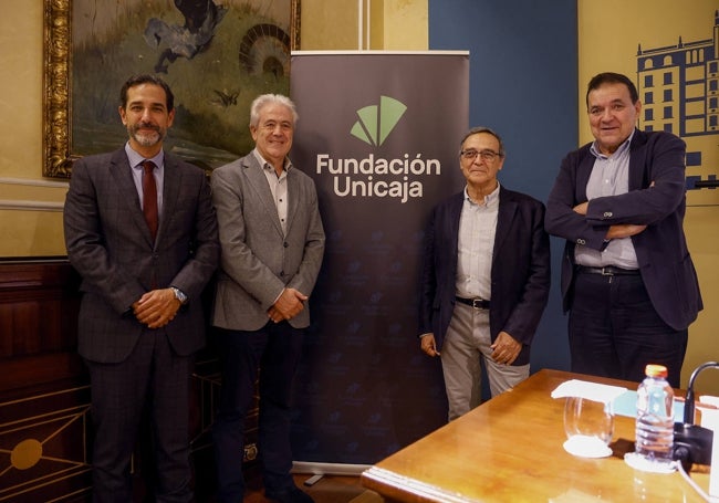 Miguel Gil, Emilio Alba, Enrique Nuño Álvarez y Pedro Luis Gómez, antes del encuentro.