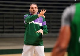 Ibon Navarro, en el último entrenamiento del Unicaja antes de visitar al Joventut.