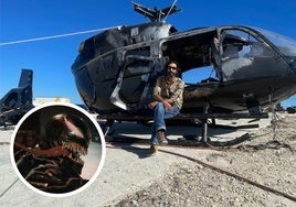 El jefe de construcción malagueño Nahia Fito, en un helicóptero de 'pega' creado para el filme 'Venom'.