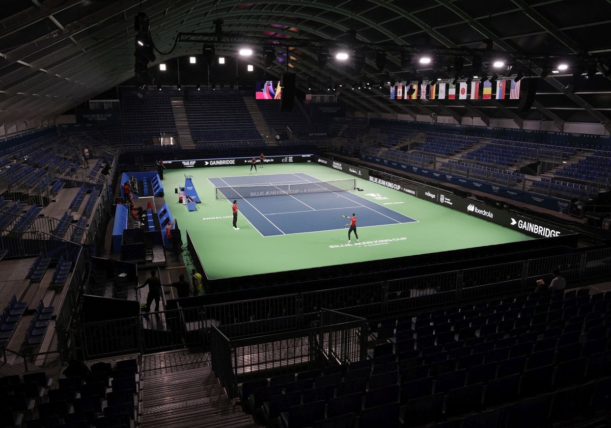 Panorámica de la pista donde se jugará la Billie Jean King Cup, durante el entrenamiento de España.