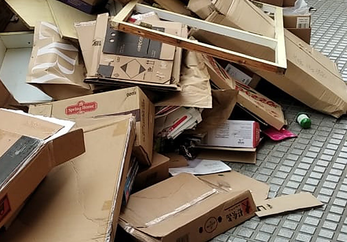 Vista de la acumulación de basura en la calle Gordon.